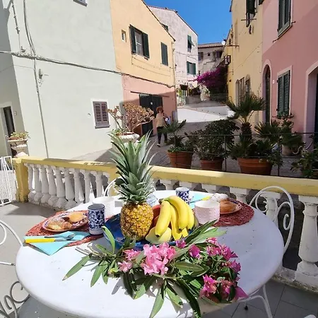 La Terrazza Nel Cuore Di 펜션 *